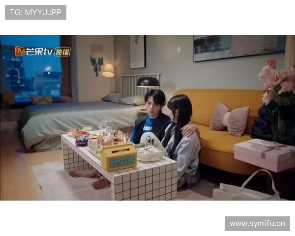 刷到袁悦家那张图，客厅像私人展览，我吃外卖的手都抖了